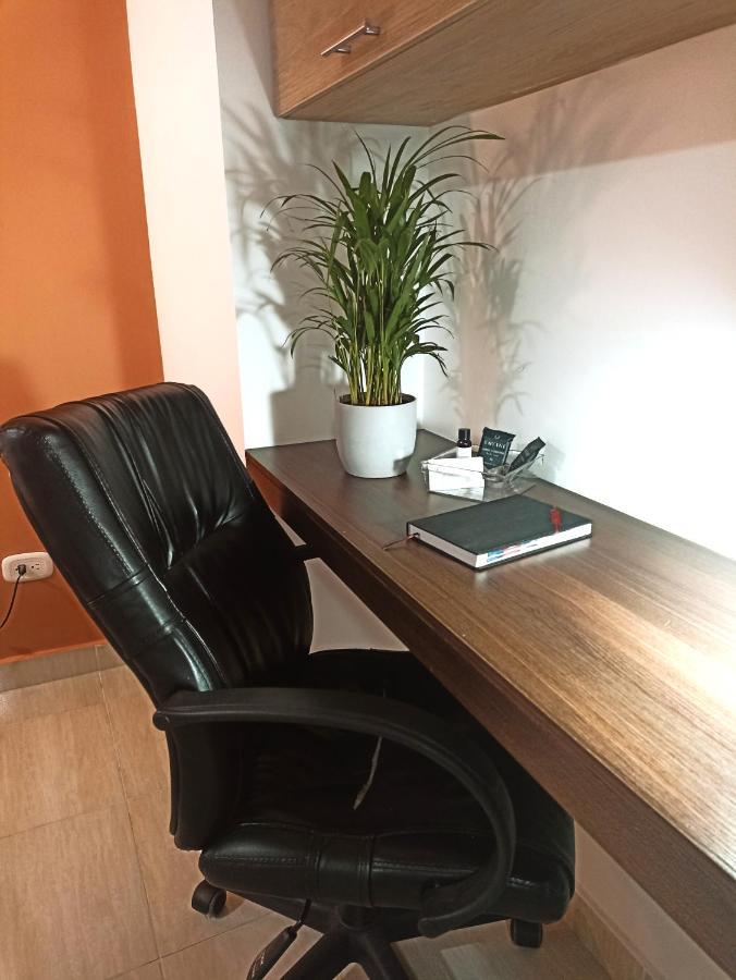 Laureles Guest House Lgh Hotel Medellín Extérieur photo