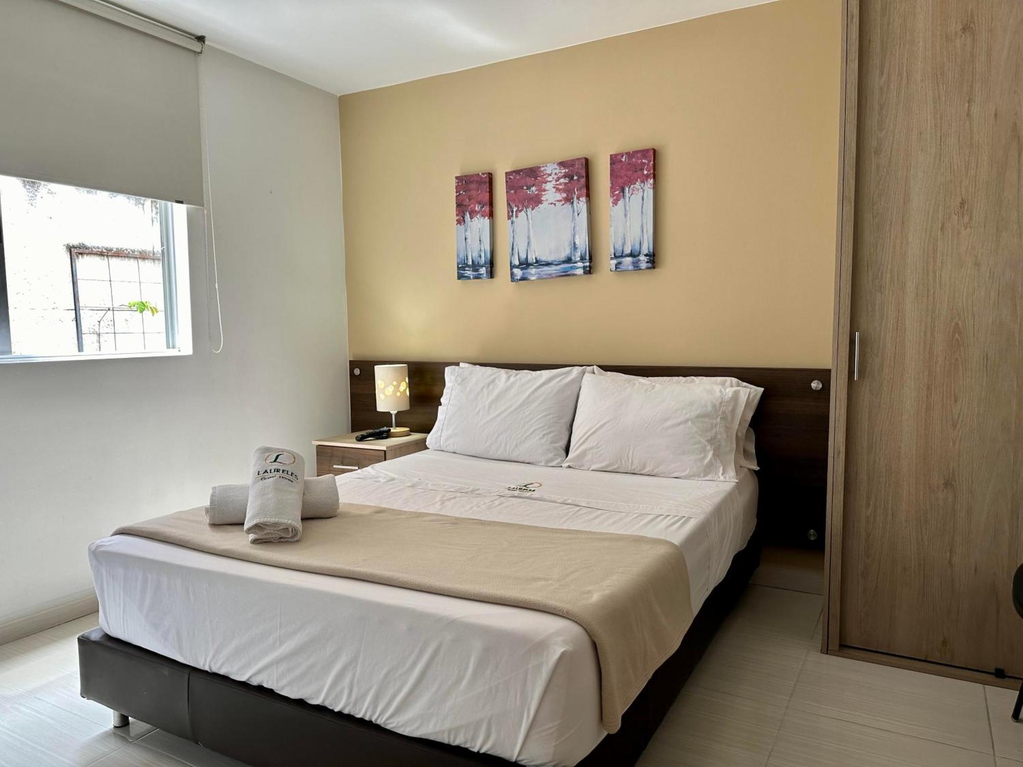 Laureles Guest House Lgh Hotel Medellín Extérieur photo