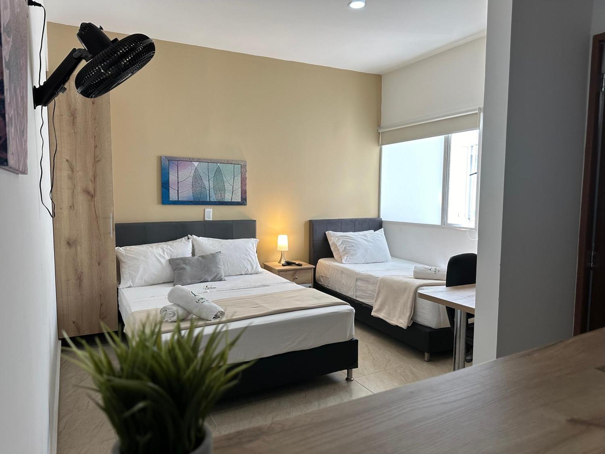 Laureles Guest House Lgh Hotel Medellín Extérieur photo