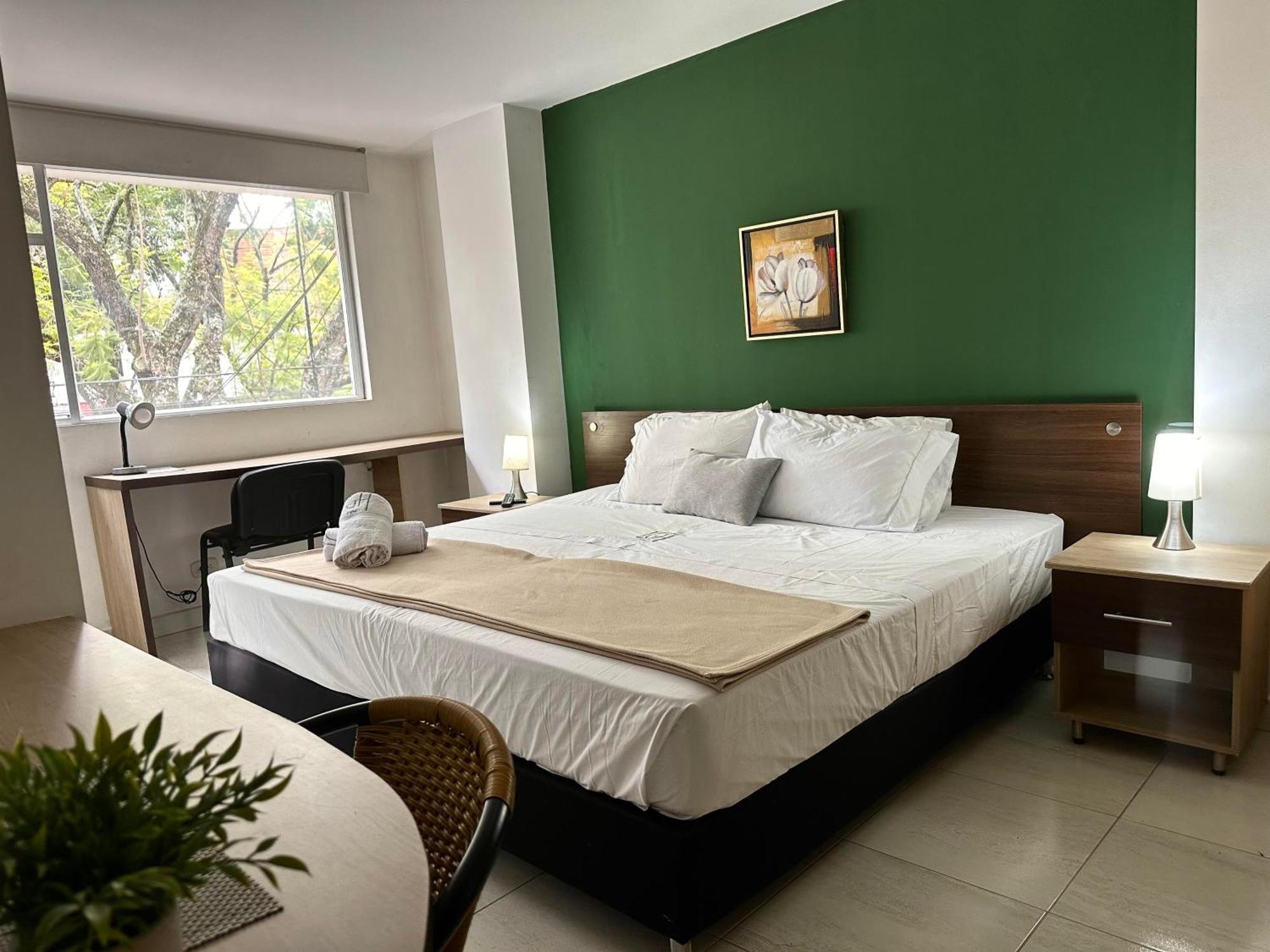 Laureles Guest House Lgh Hotel Medellín Extérieur photo
